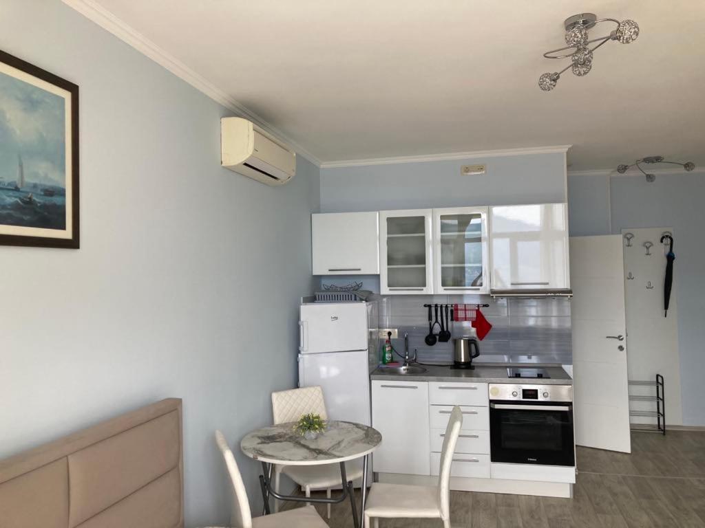 Apartments Fantasy Котор Экстерьер фото
