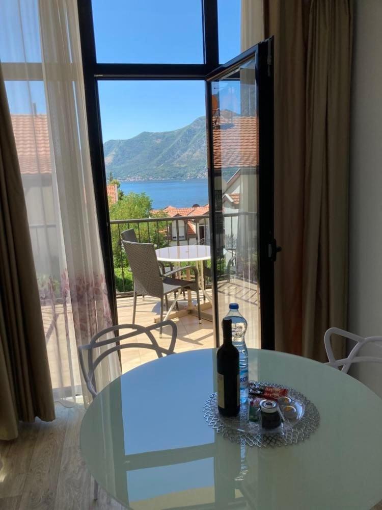 Apartments Fantasy Котор Экстерьер фото